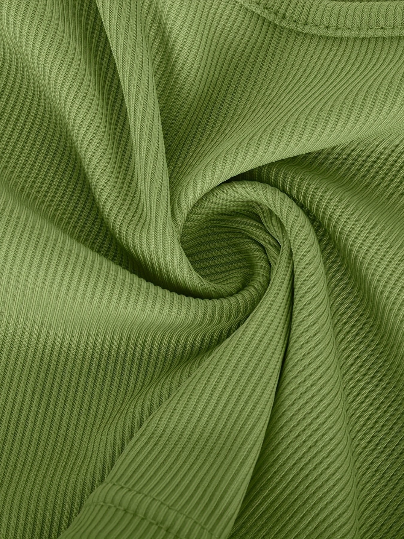 Crop top med utskärning och kjol med slits