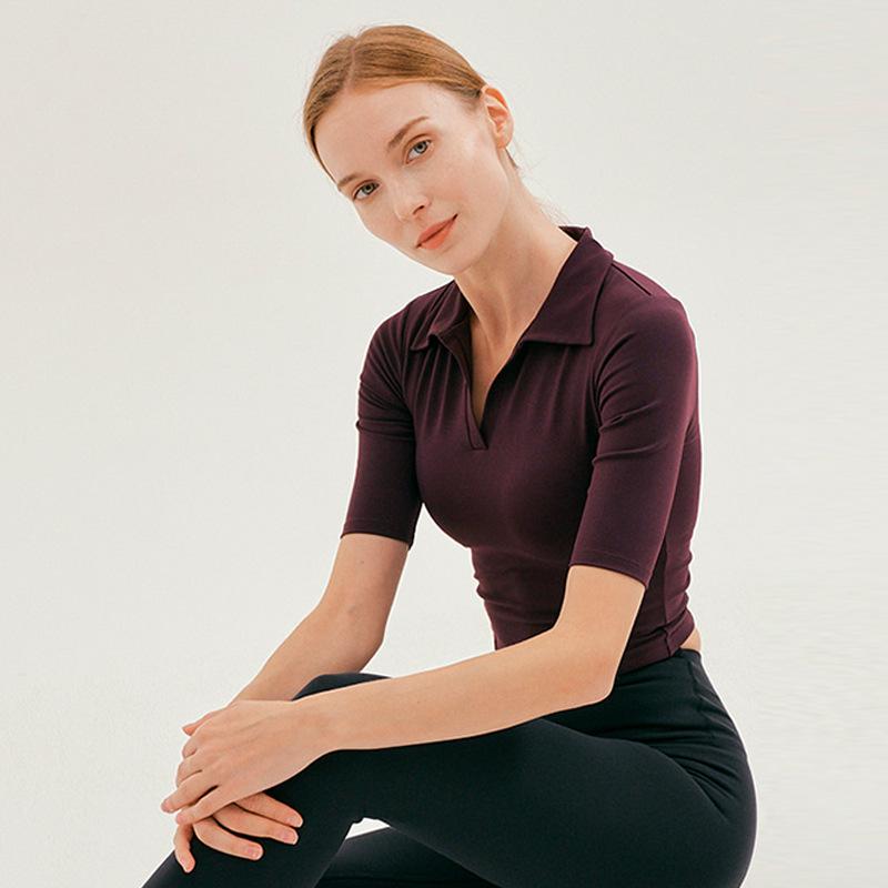 Croppad yogatopp med V-ringning