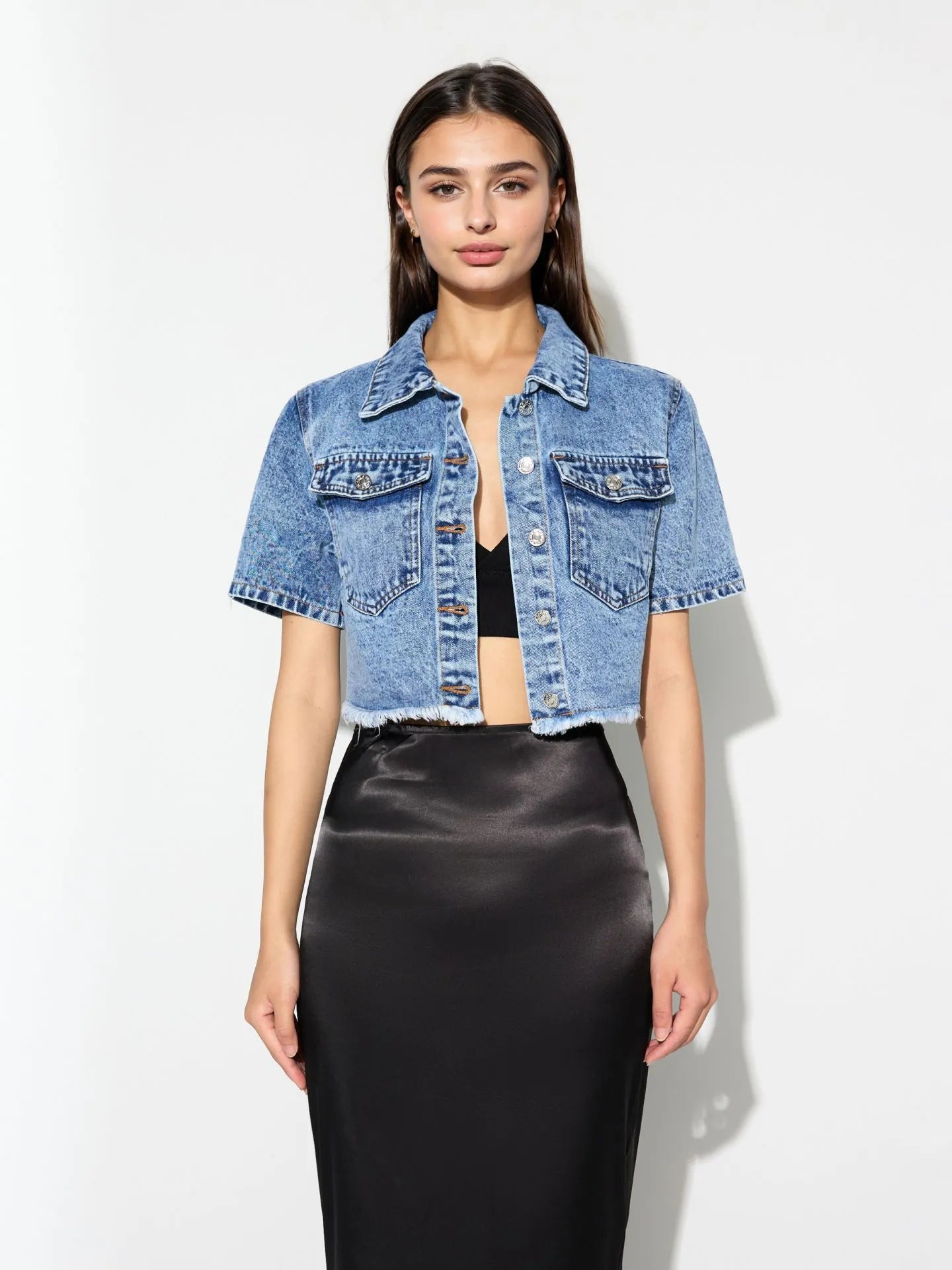 Ljusblå croppad jeansjacka med korta ärmar