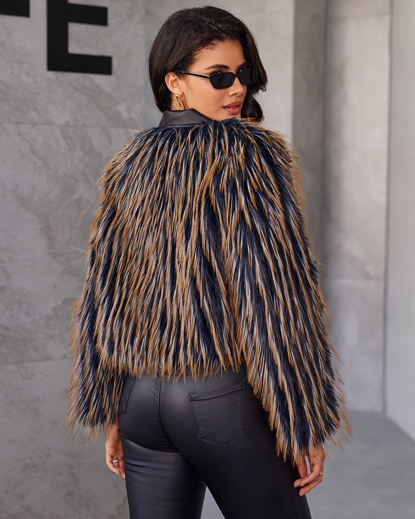 Svart–kamel randig långluggig jacka