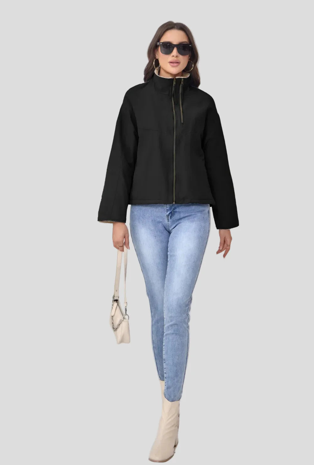 Kort pufferjacka med hög krage och mjukt foder