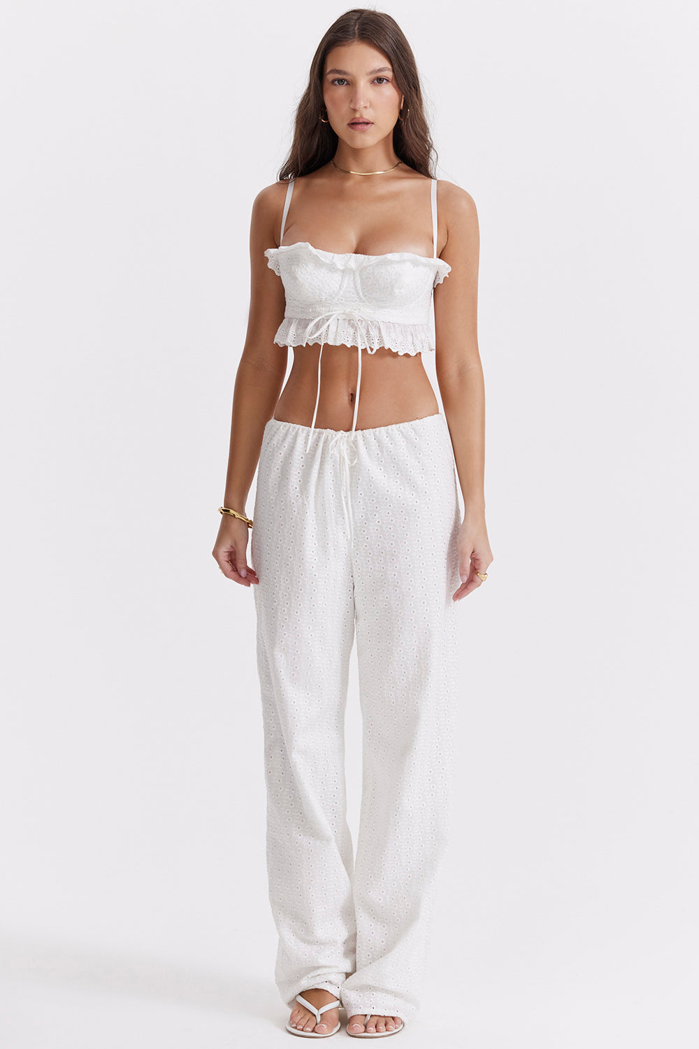 Vit broderie bralette topp med lösa byxor