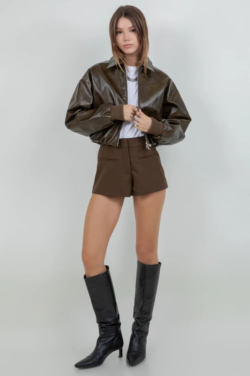 Kort zipjacka med skjortkrage och ribbade muddar