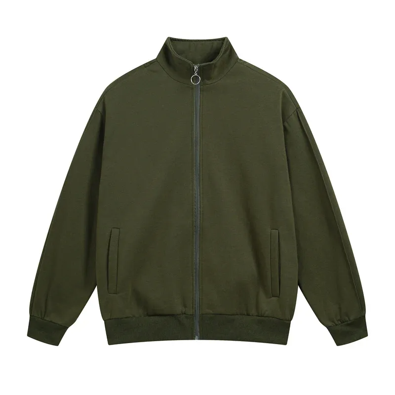 Jacka med hög krage, dragkedja och sidofickor