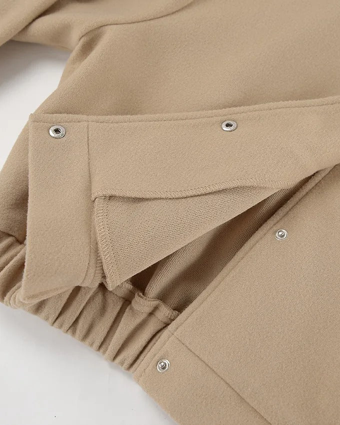 Beige kort bomberjacka med resårkant