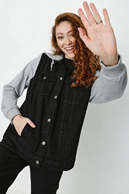 Hoodiejacka med kontrastärmar