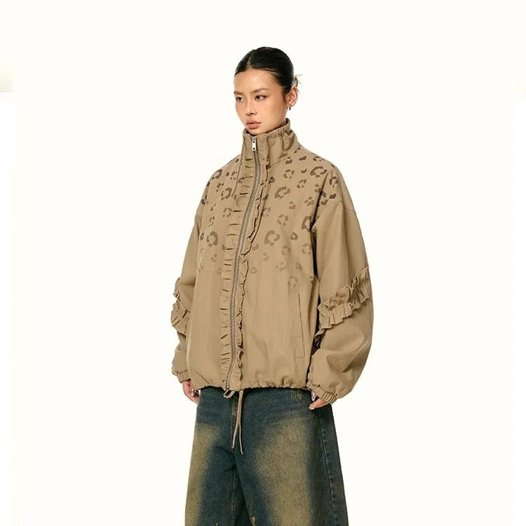 Khaki bomberjacka med leopardmönster och volangdetaljer
