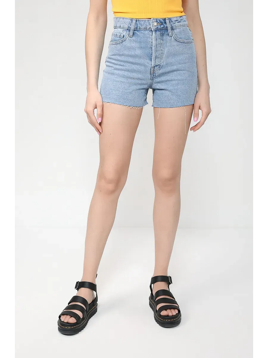 Ljusblåa denimshorts