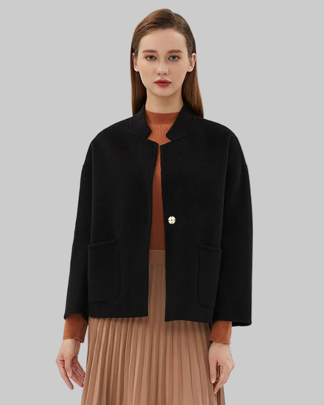 Boxig kort jacka med enkel knäppning