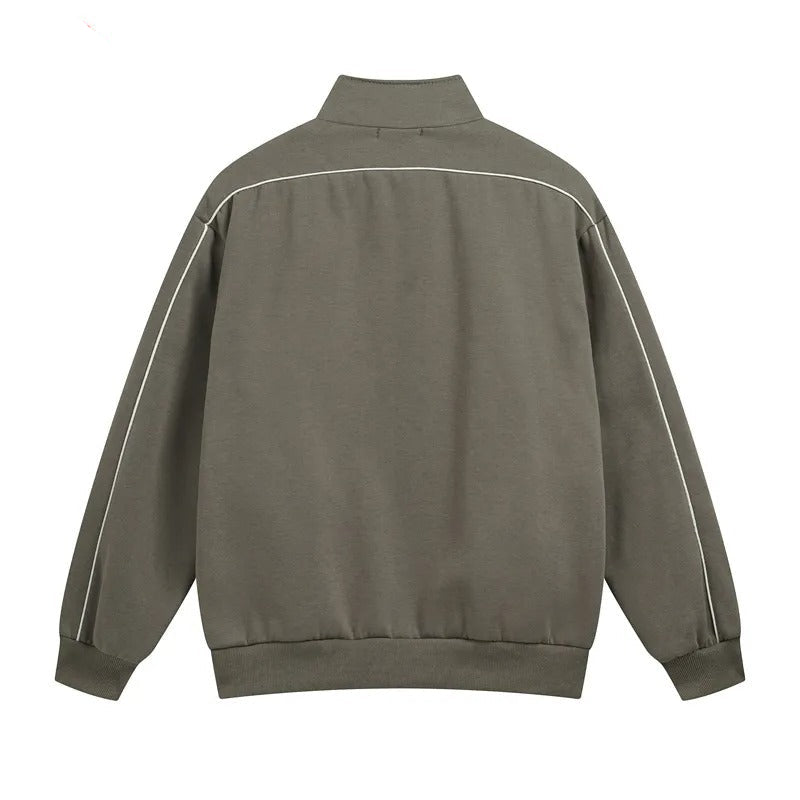 Jacka med hög krage, dragkedja och sidofickor