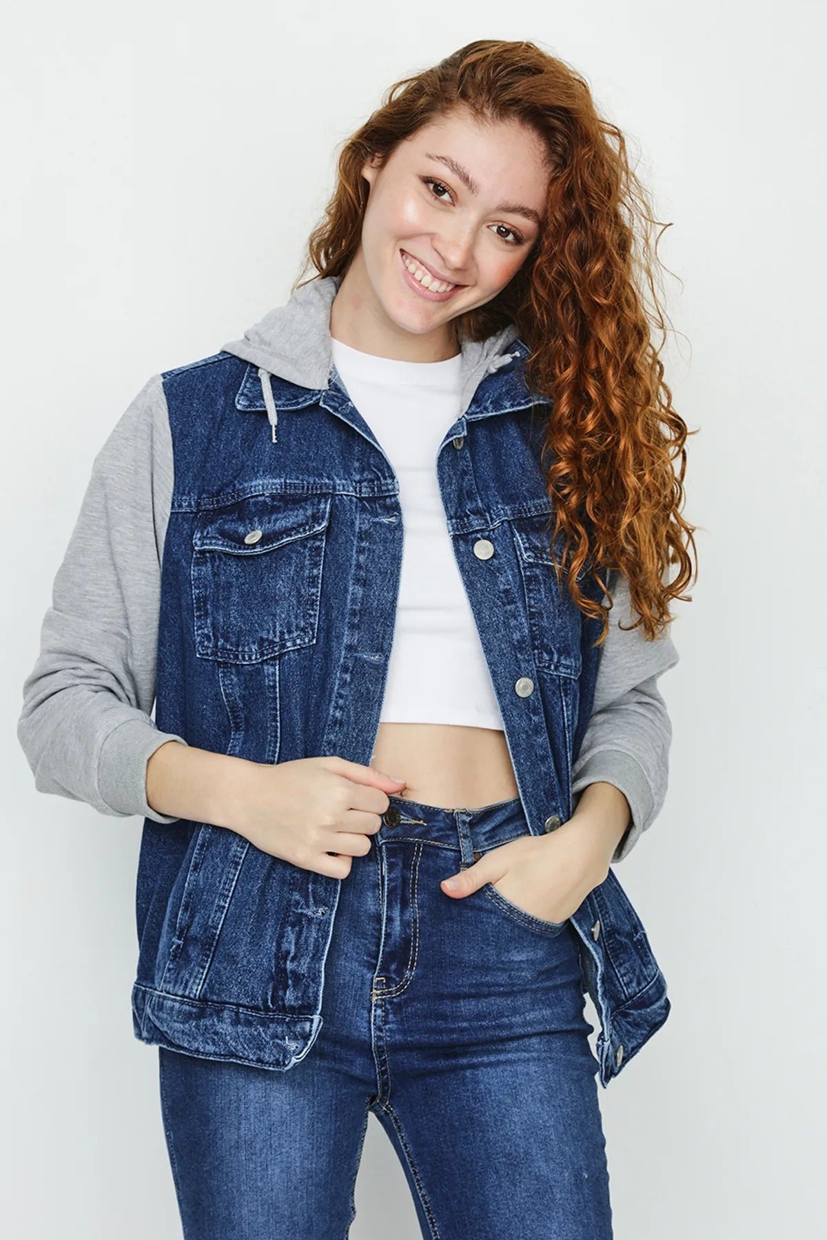 Hoodiejacka med kontrastärmar