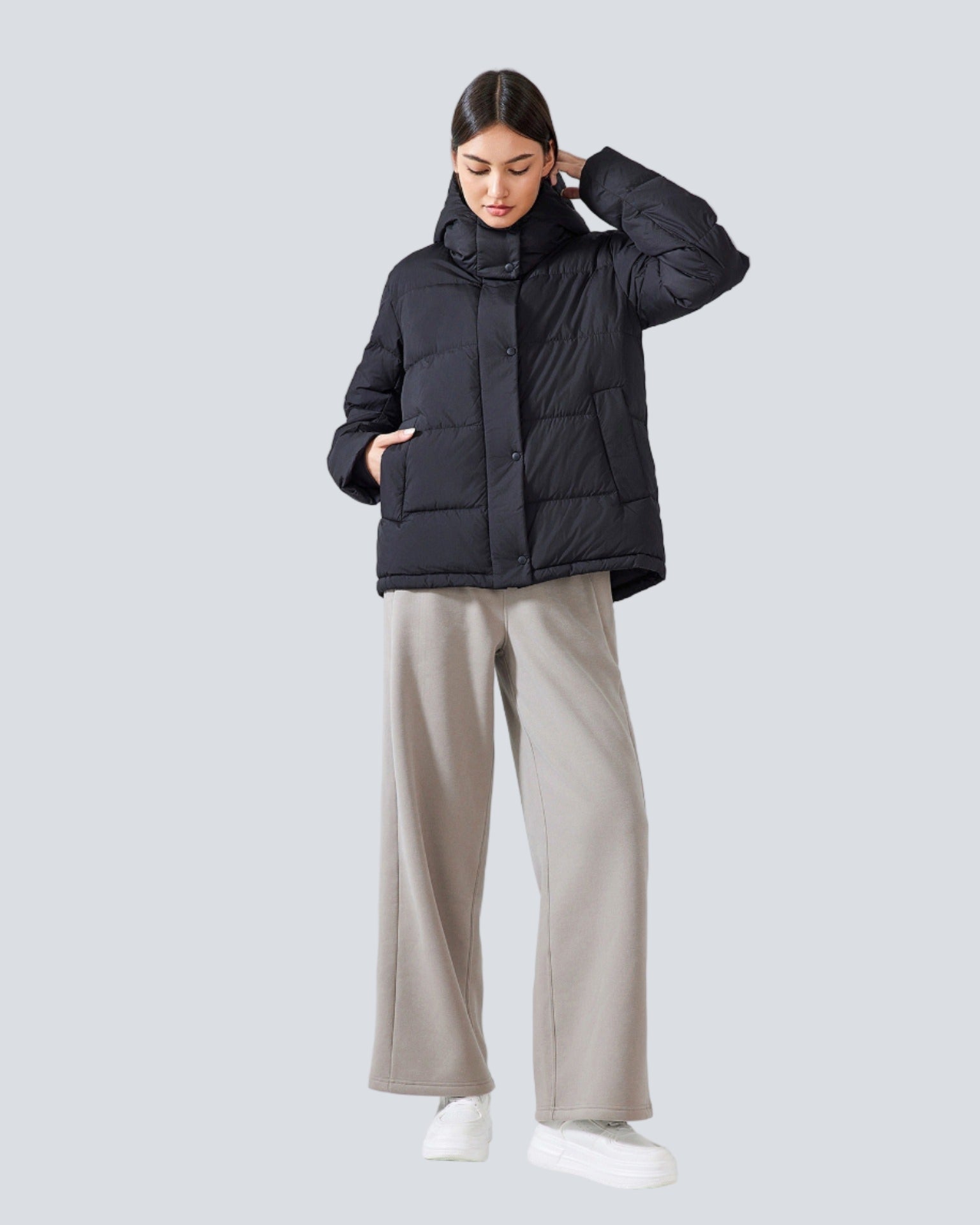 Kort vadderad jacka med huva och hög krage