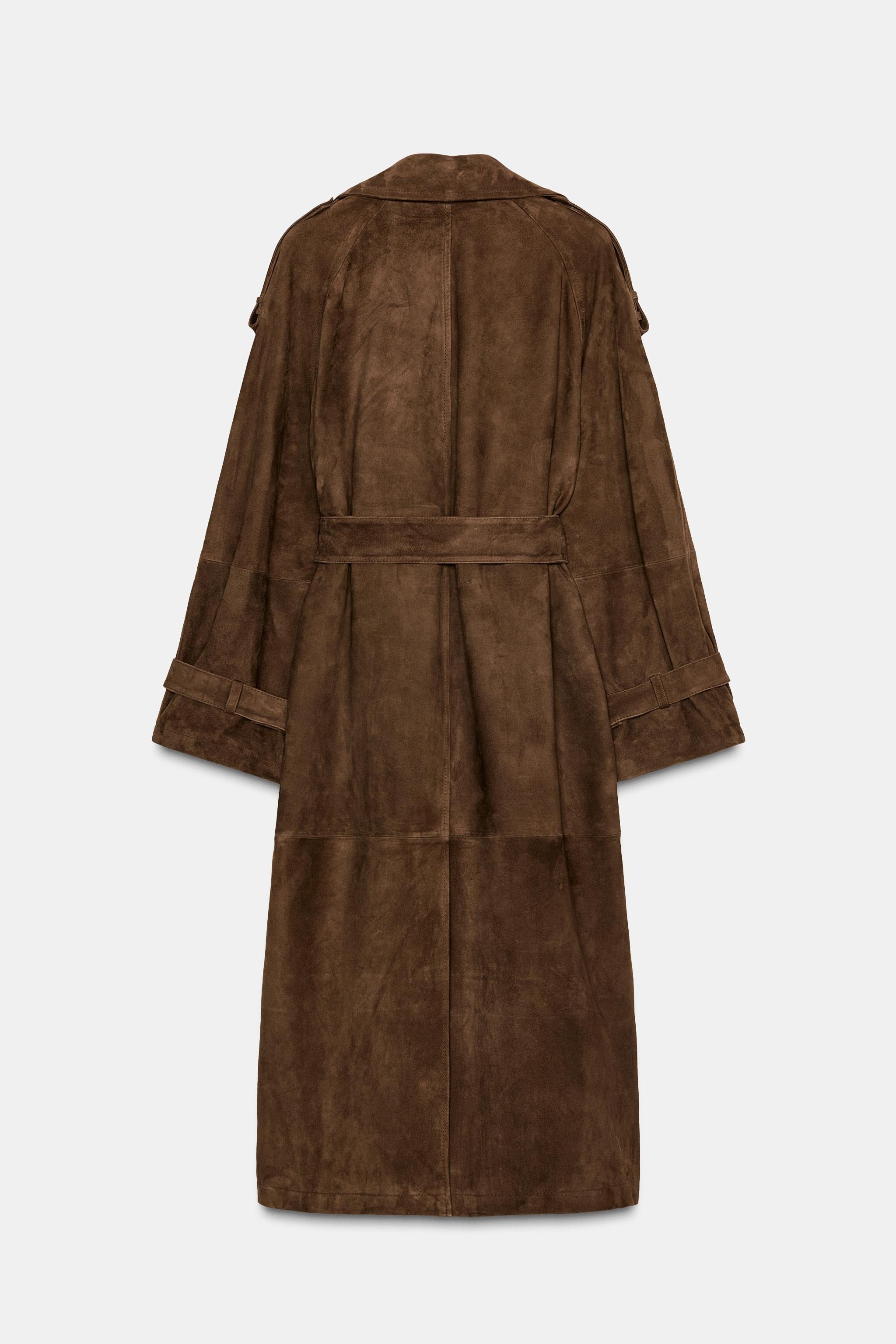 Brun trenchcoat med bälte och axeldetaljer