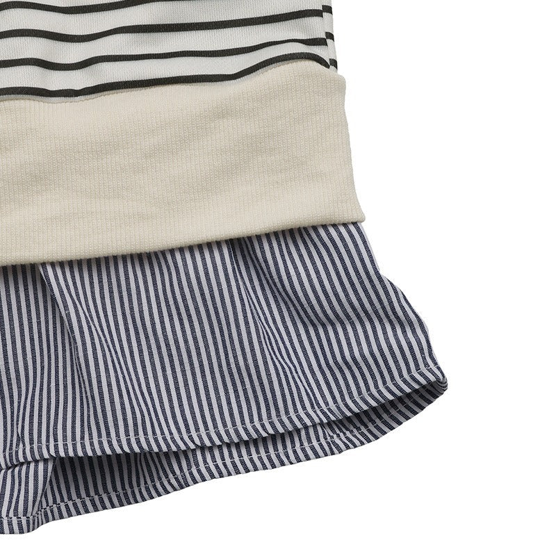 Svartvit randig sweatshirt med beige detaljer