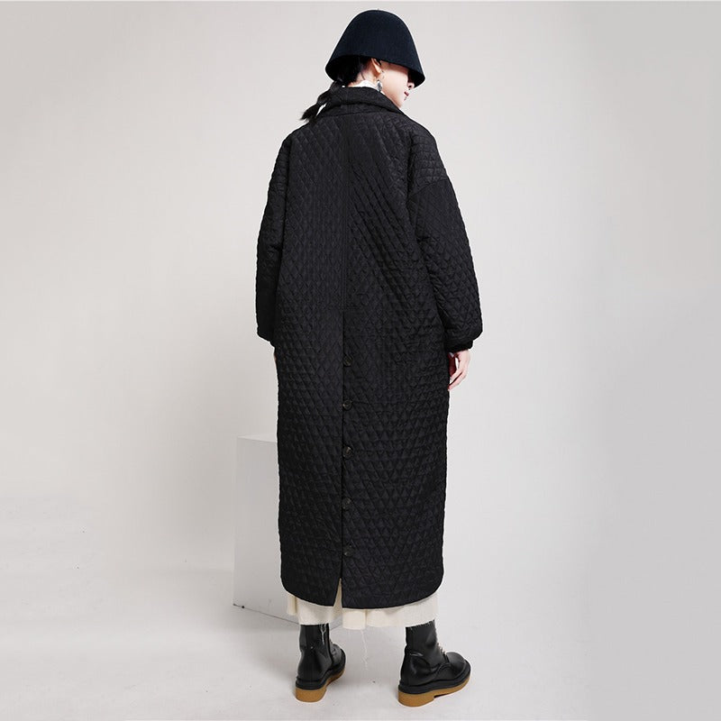 Svart quiltad omlottkappa med bälte