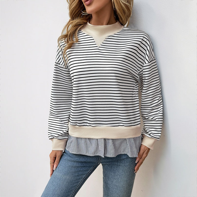 Svartvit randig sweatshirt med beige detaljer