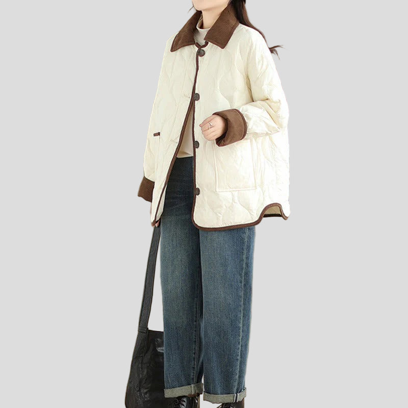 Quiltad jacka med kontrastkrage och påsydda fickor