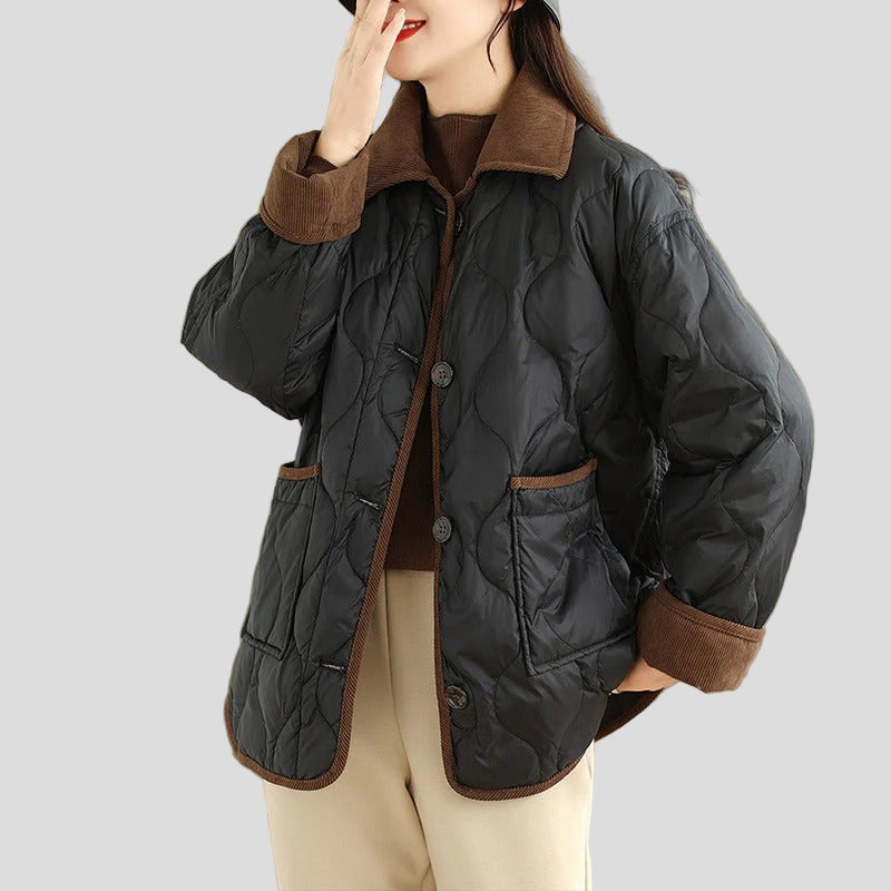 Quiltad jacka med kontrastkrage och påsydda fickor