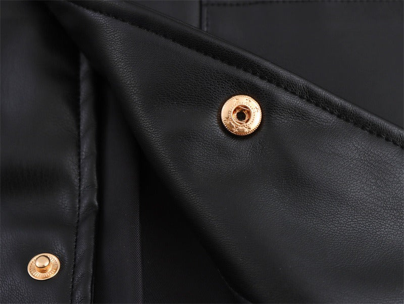 Svart kort jacka med knappar