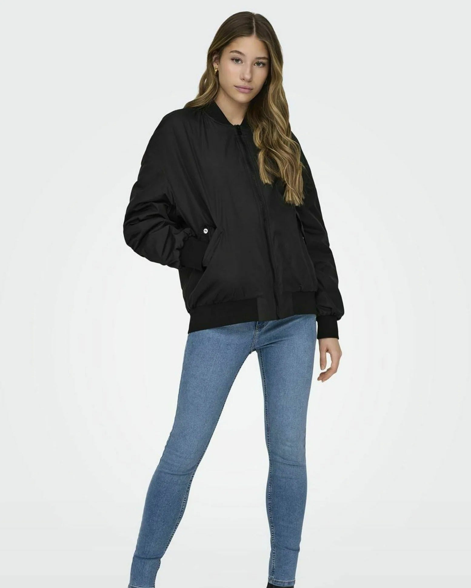 Svart oversize bomberjacka med ribbade kanter