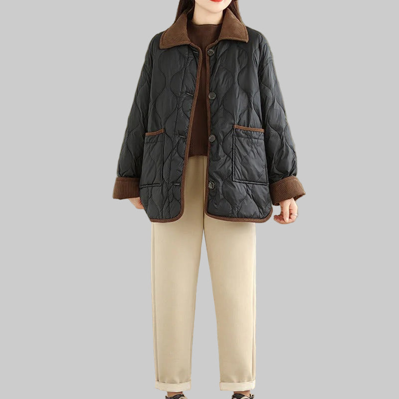 Quiltad jacka med kontrastkrage och påsydda fickor