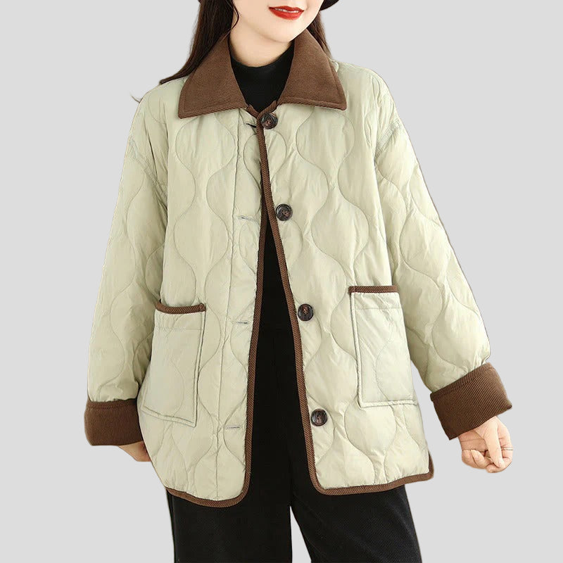 Quiltad jacka med kontrastkrage och påsydda fickor