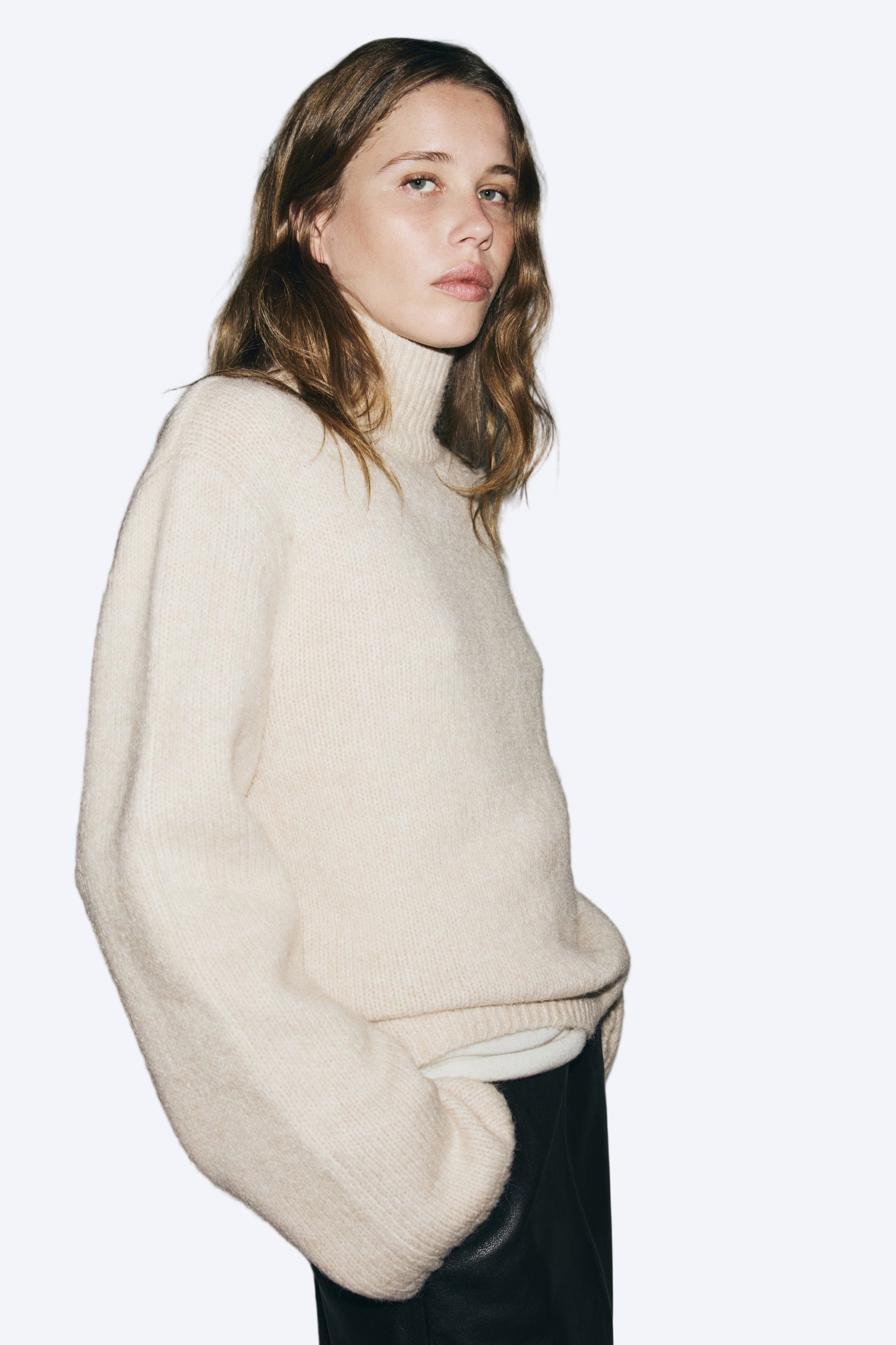 STICKAD TRÖJA MED HÖG KRAGE