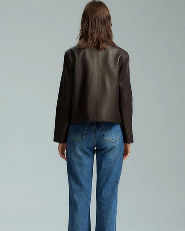 Mörkbrun kraglös jacka med patchfickor