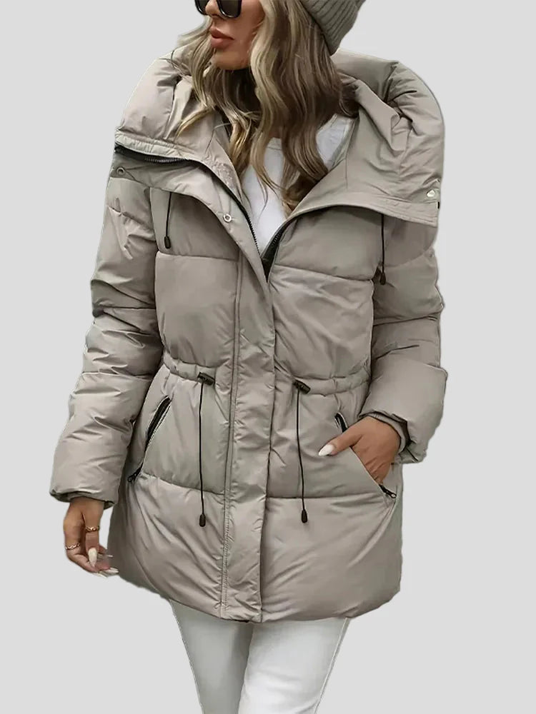 Taupe vadderad parkas med huva – justerbar midja
