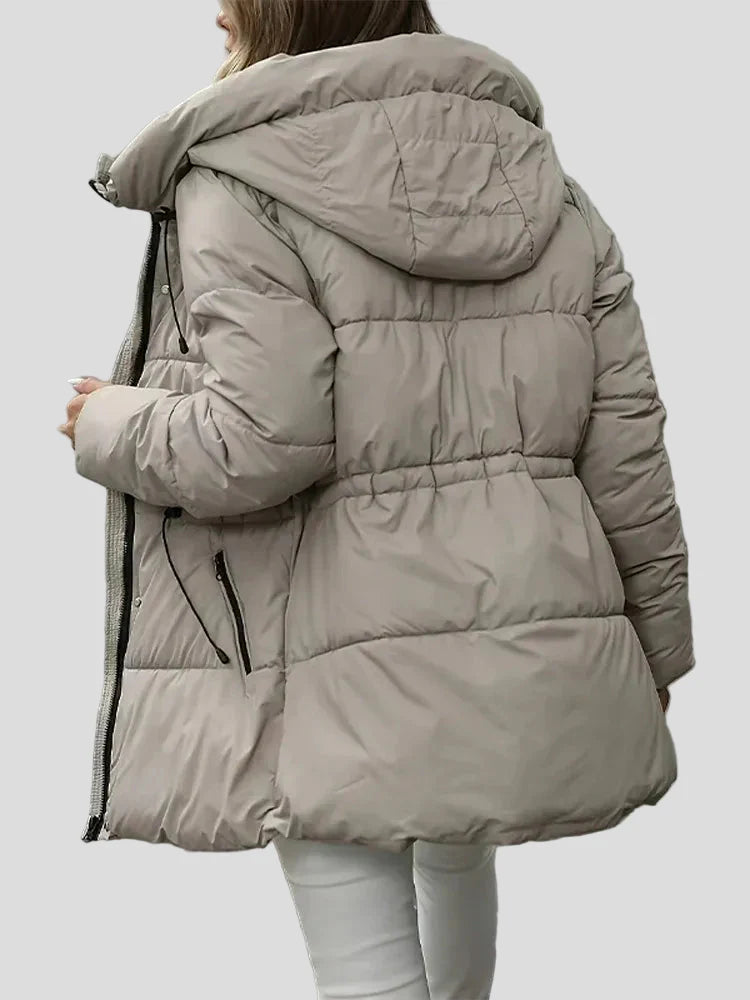 Taupe vadderad parkas med huva – justerbar midja