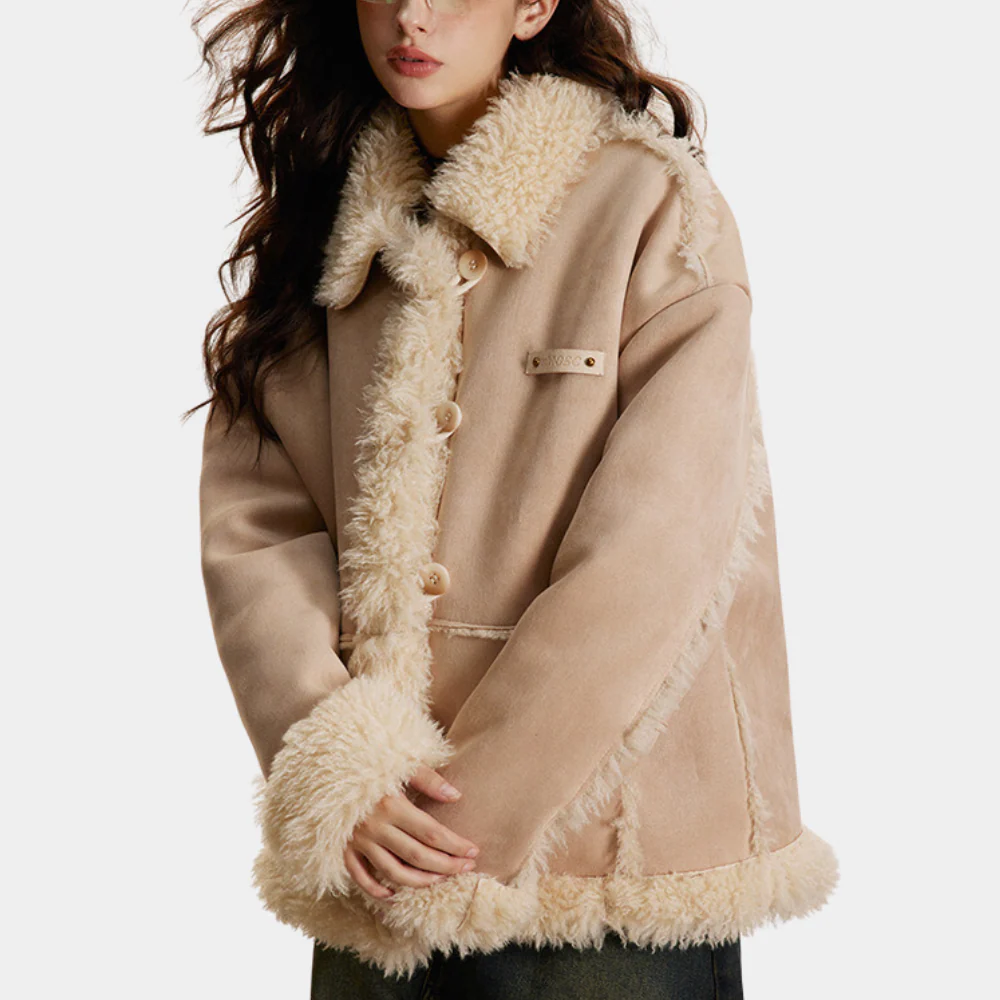 Beige knäppt jacka med krämvit fluffkant