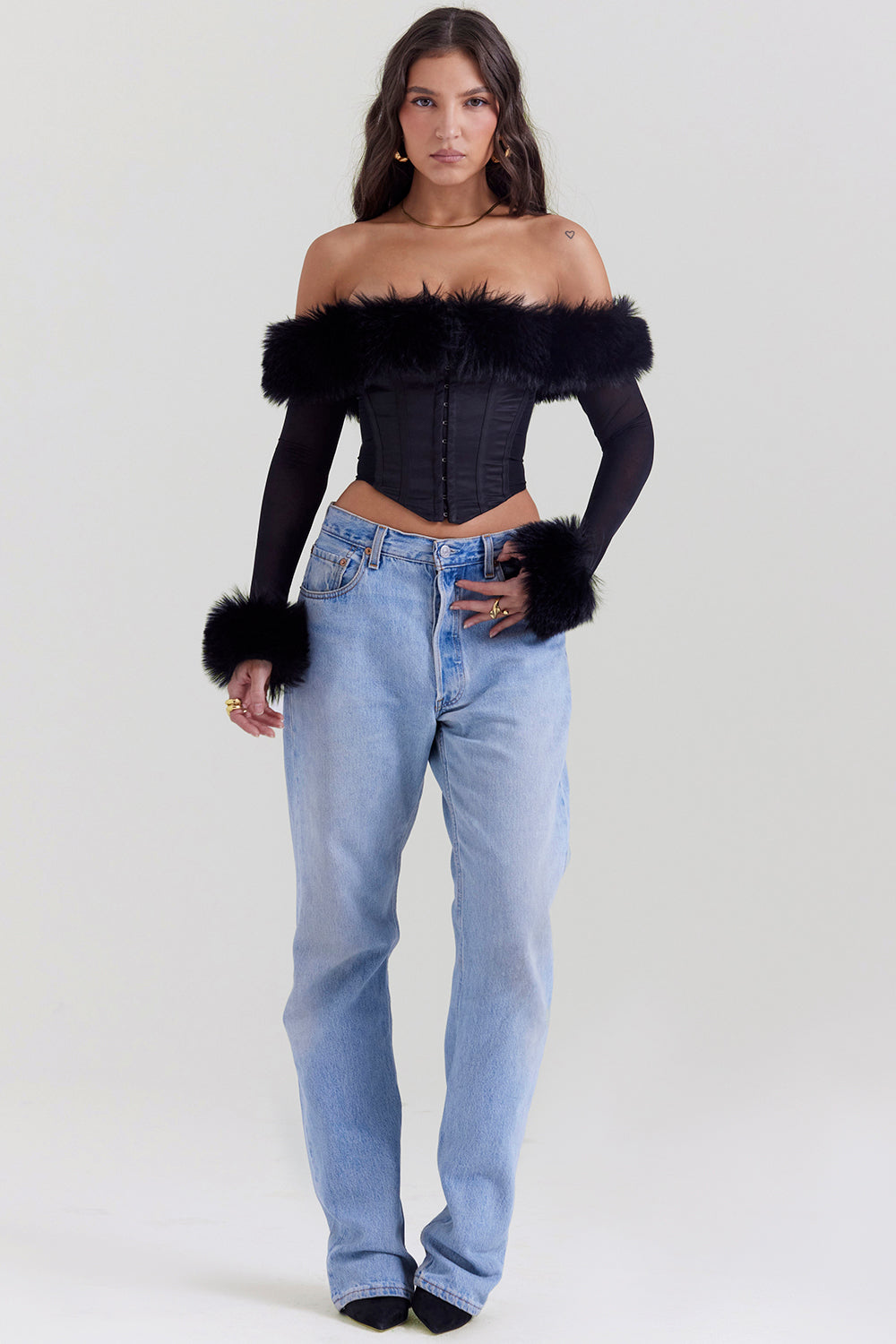 Svart off shoulder-korsett med ekologisk päls