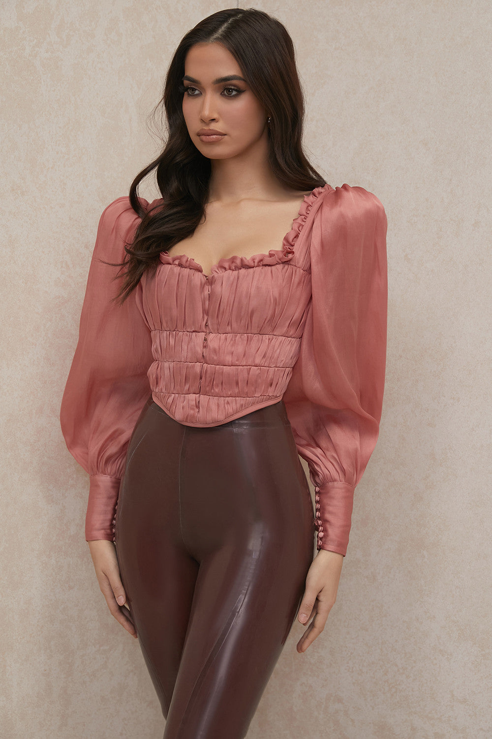 Rouge långärmad korsett med volanger