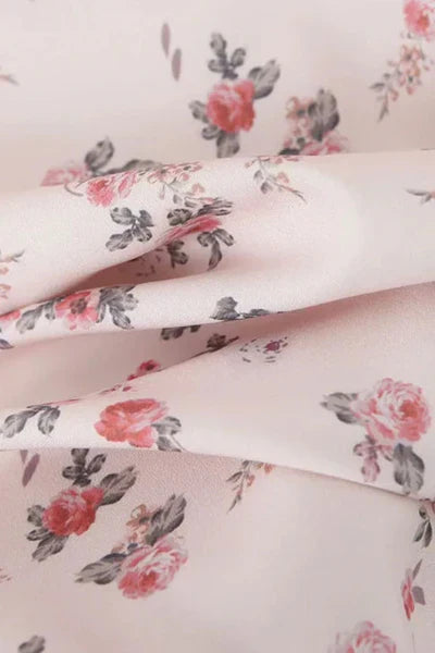 Krämfärgad miniklänning med blommönster