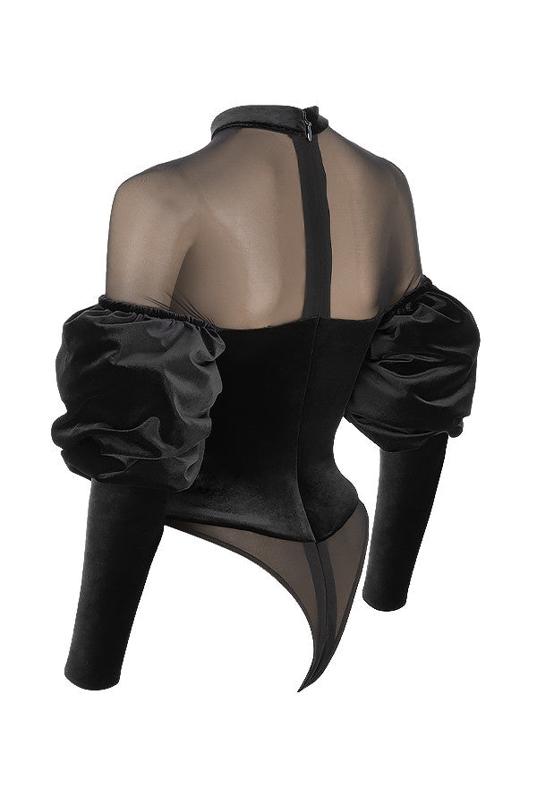 Svart body med elegant v-design