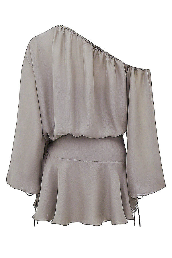 Ljusgrön iregelbunden off shoulder klänning