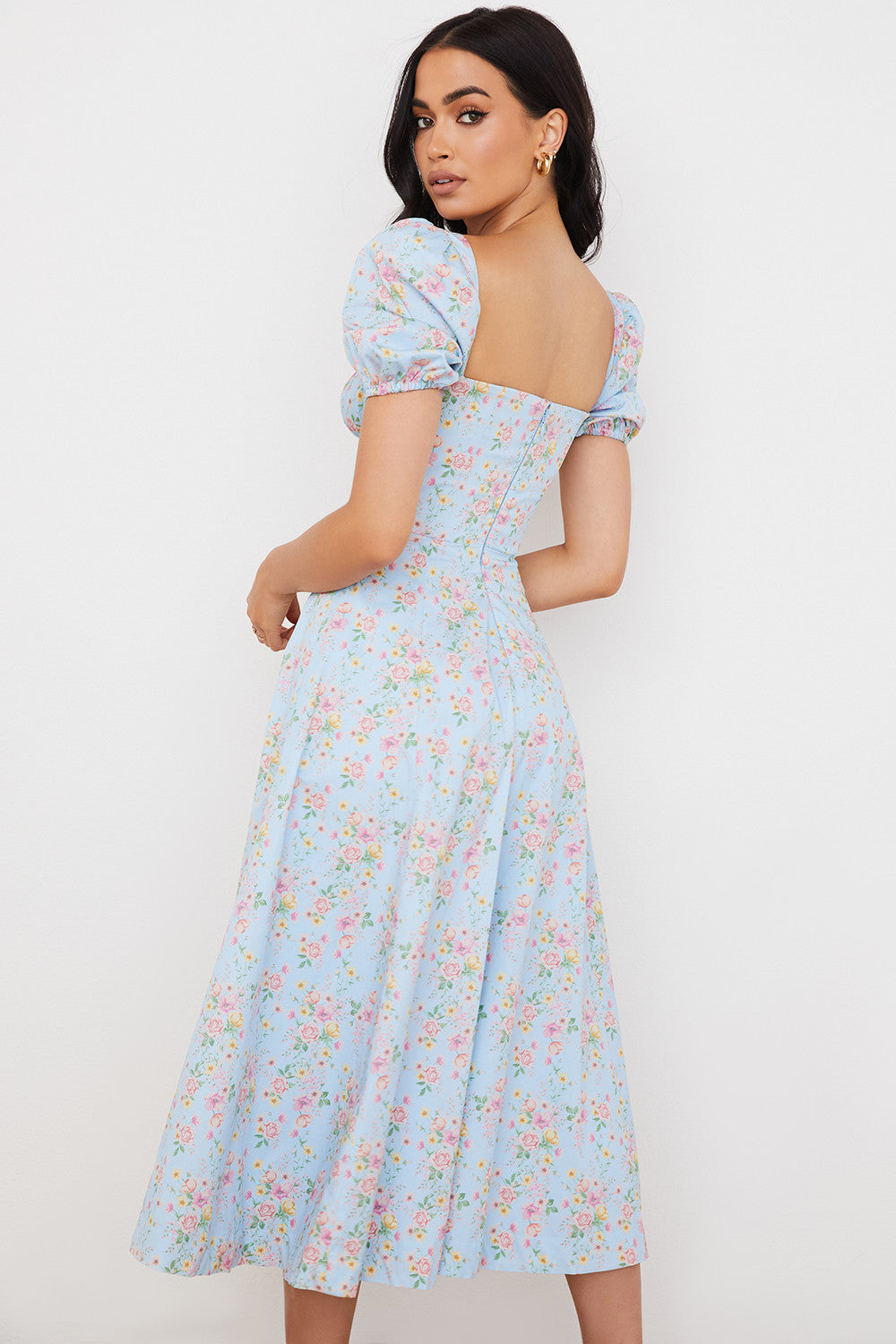 Medium sundress med blommiga puffärmar