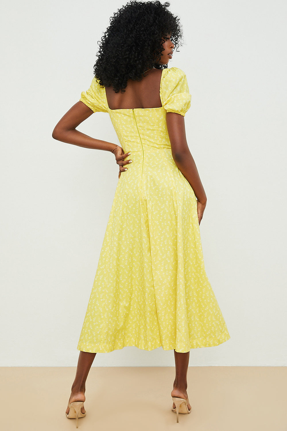 Medium sundress med blommiga puffärmar