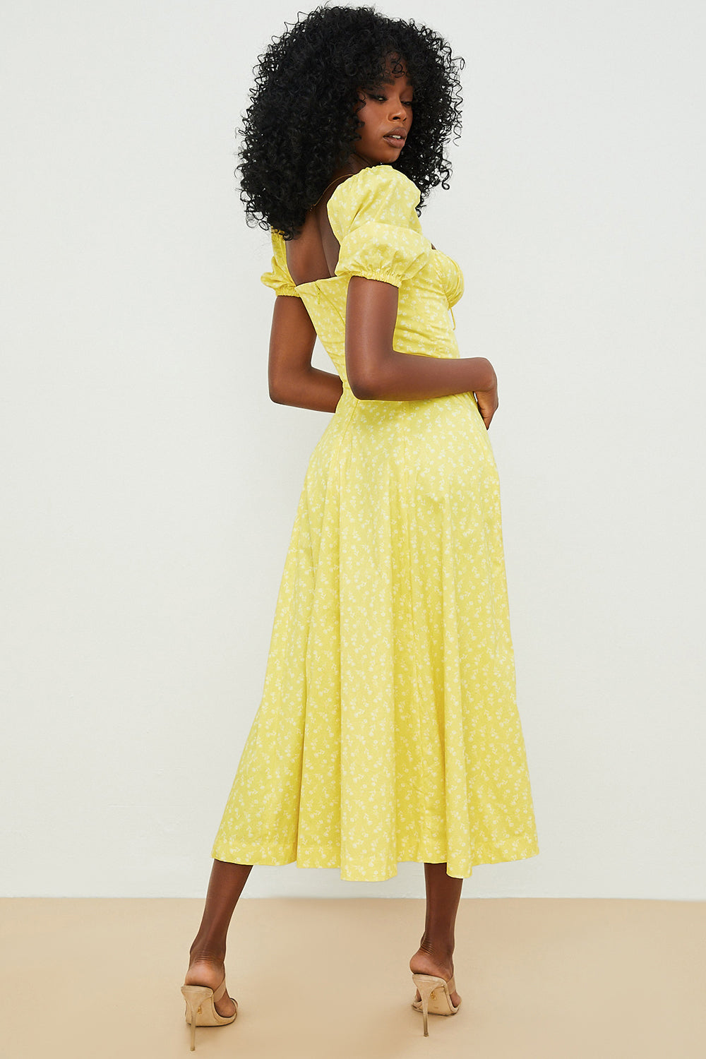 Medium sundress med blommiga puffärmar