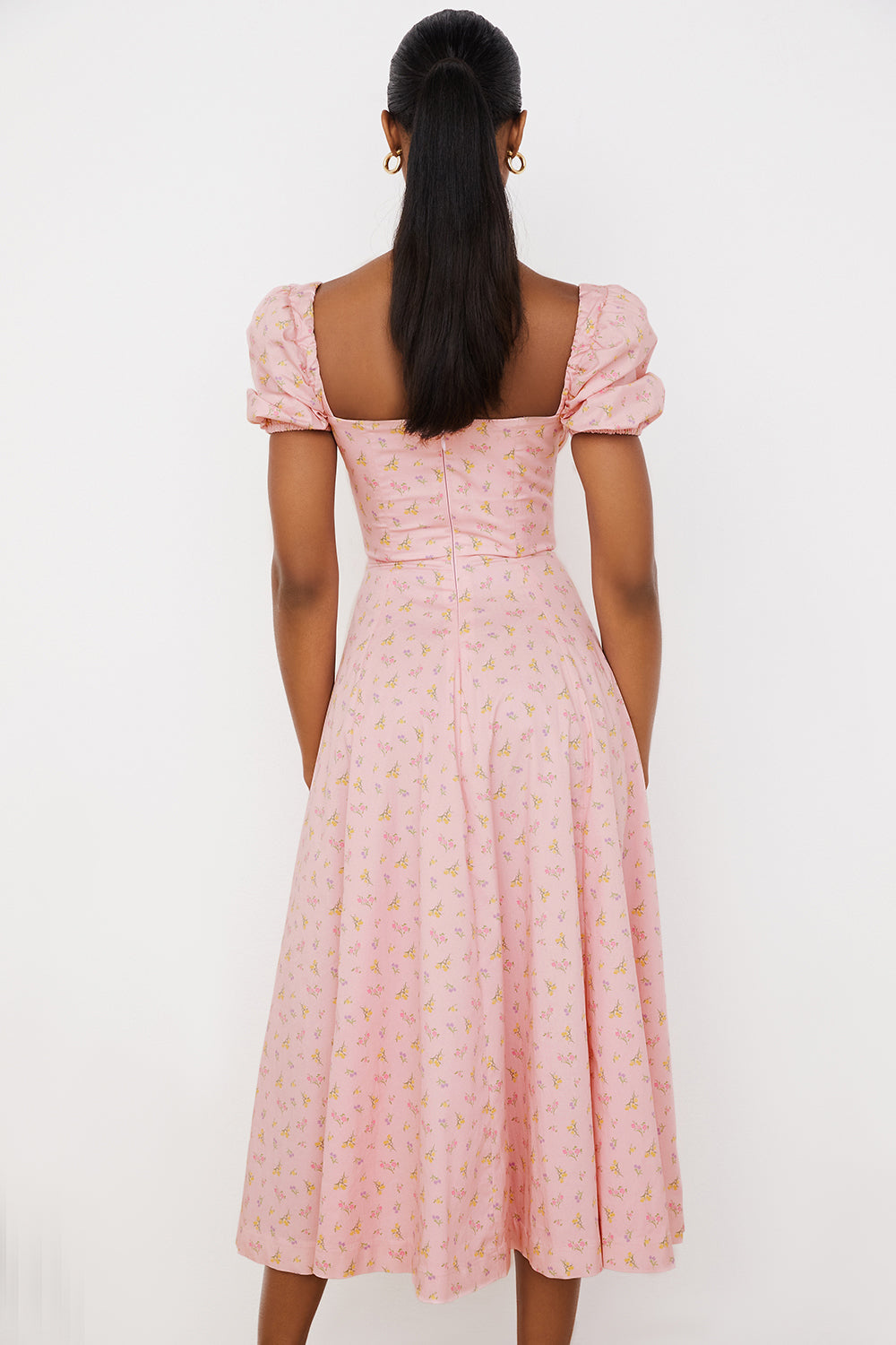 Medium sundress med blommiga puffärmar