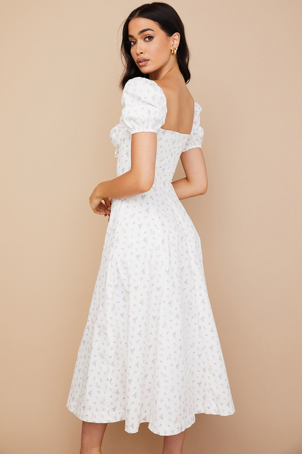 Medium sundress med blommiga puffärmar