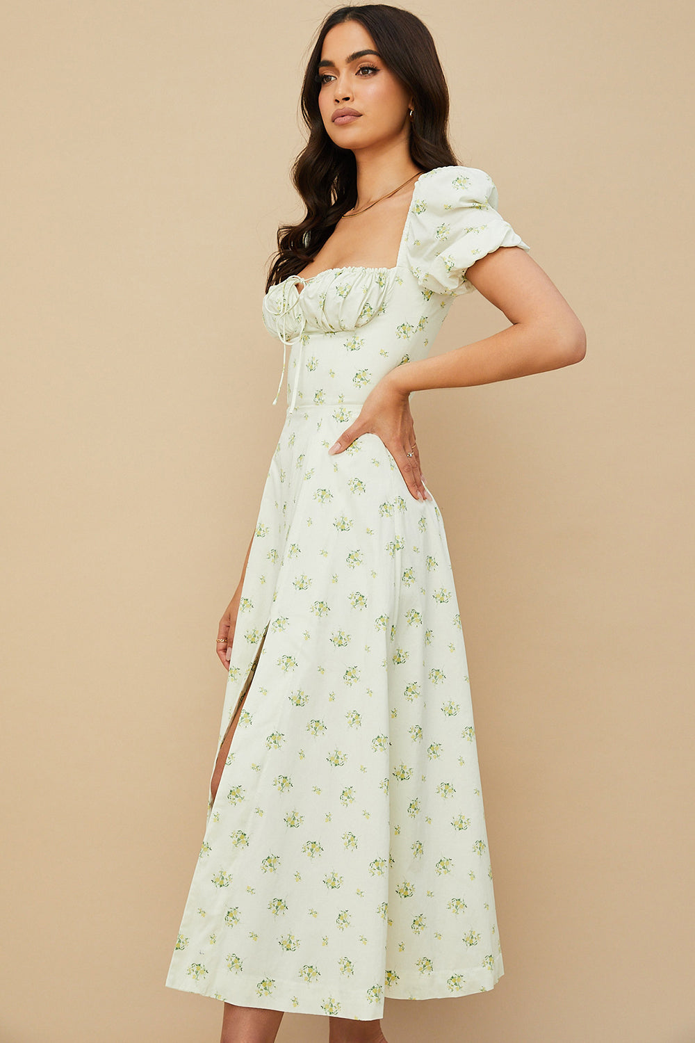 Medium sundress med blommiga puffärmar
