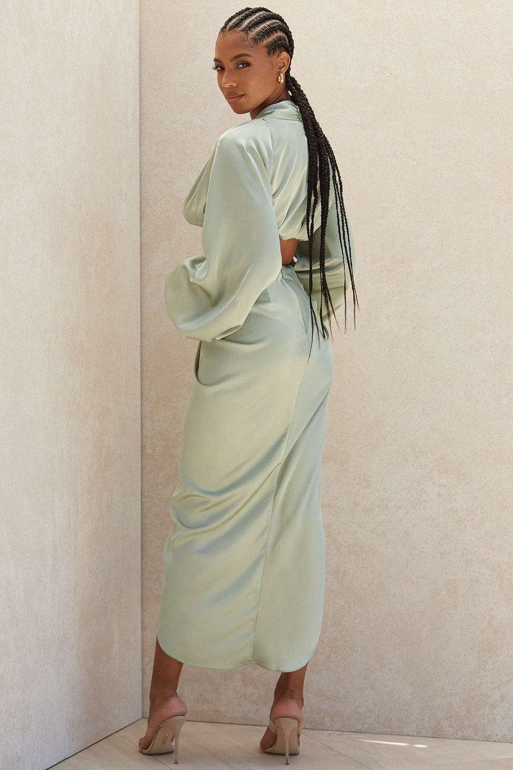 Utskärning blustop i satin och draperad kjol