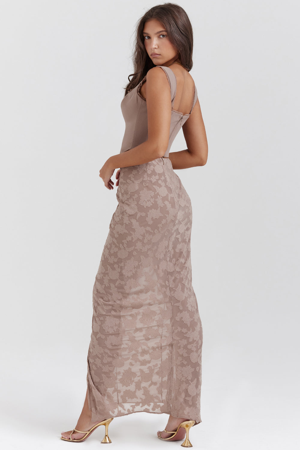 Set med korsett med spetskanter och lång kjol