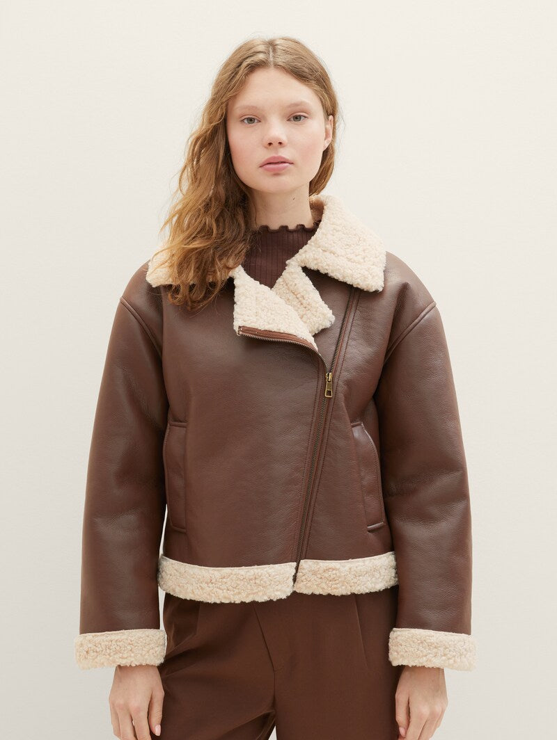 Asymmetrisk pilotjacka med mjuk kant