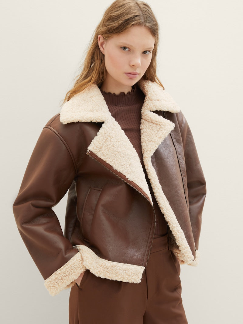 Asymmetrisk pilotjacka med mjuk kant