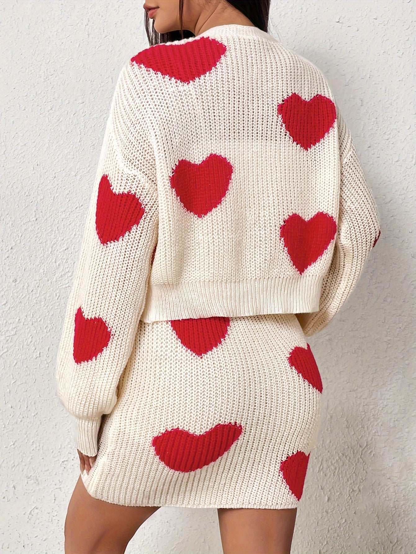 Hjärtmönstrad långärmad cardigan med stickad kjol