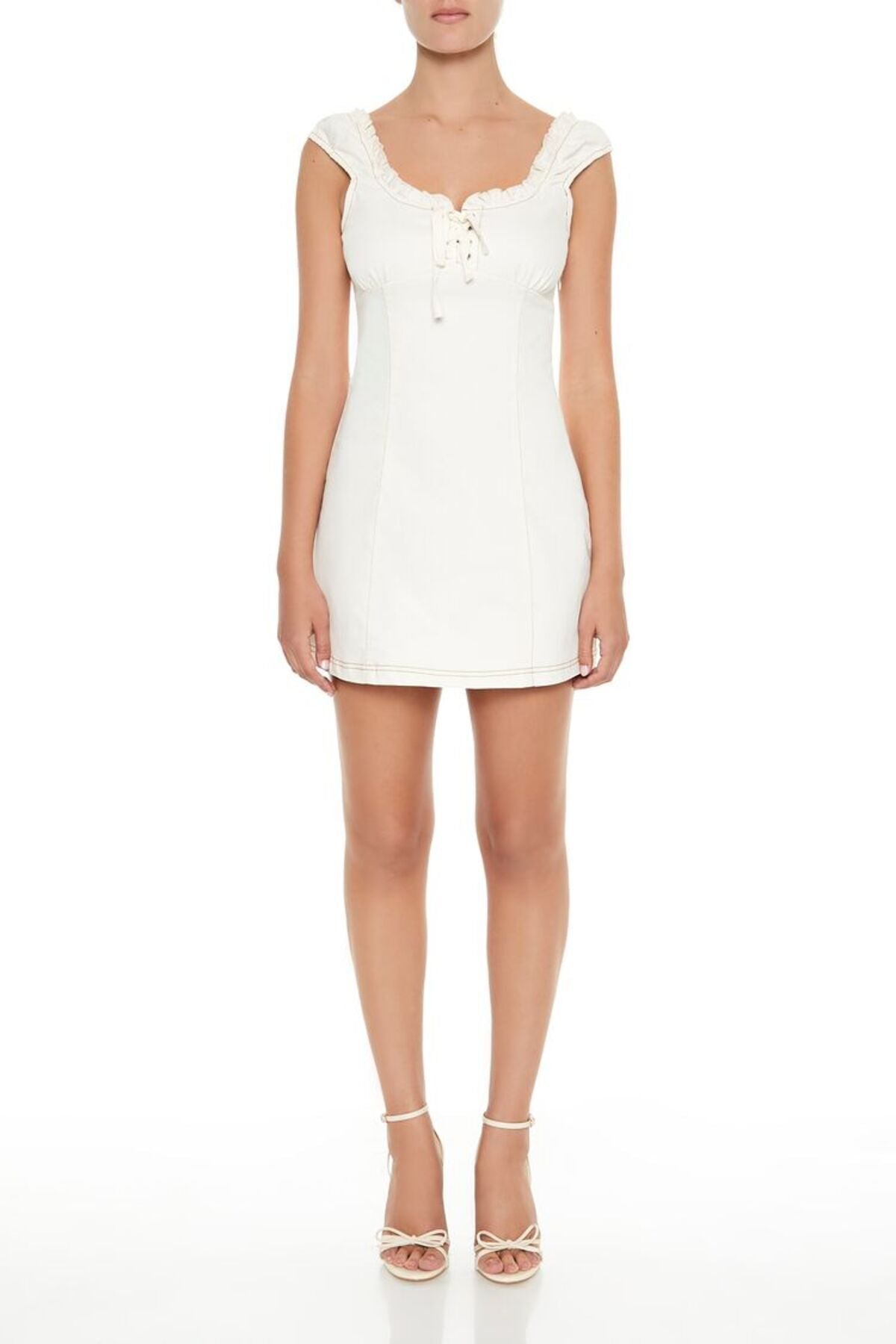 Vit miniklänning med volang och snörning