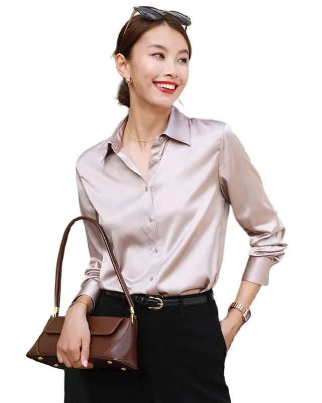 Glansig skjorta med avslappnad passform