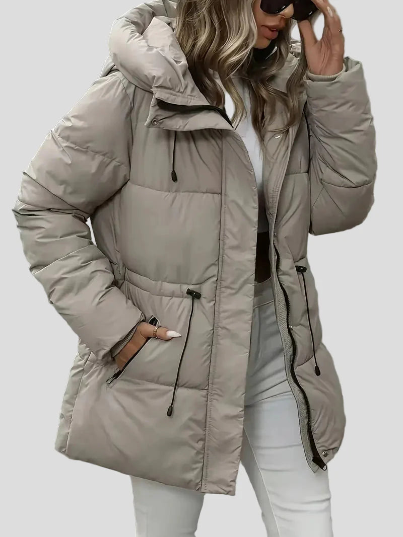 Taupe vadderad parkas med huva – justerbar midja